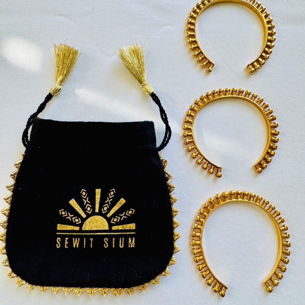 Gold bangle bracelets - set of three - Unworn